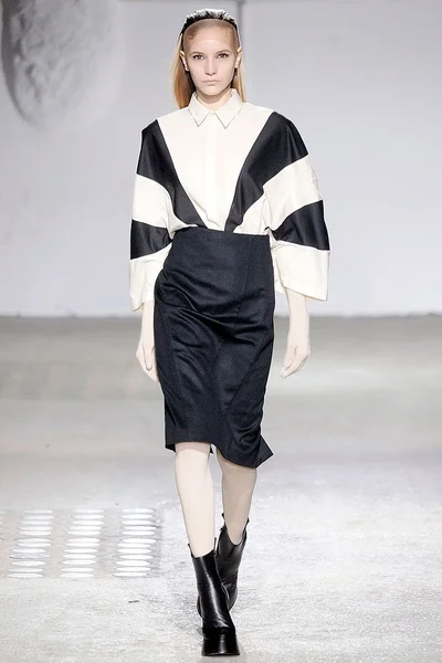 Look 10